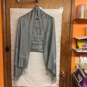 SOft gray scarf w/gray paisley pattern   26" wide X 72" long + fringe
